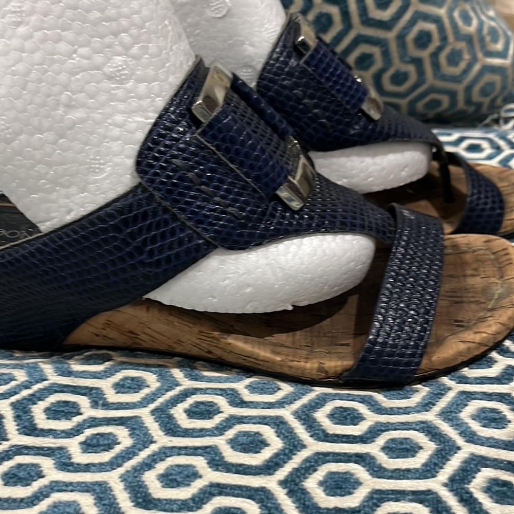 Donal Pliner Navy Cork Wedge T Strap Leather Silver Buckle textured  Sz 6 - Picture 3 of 5